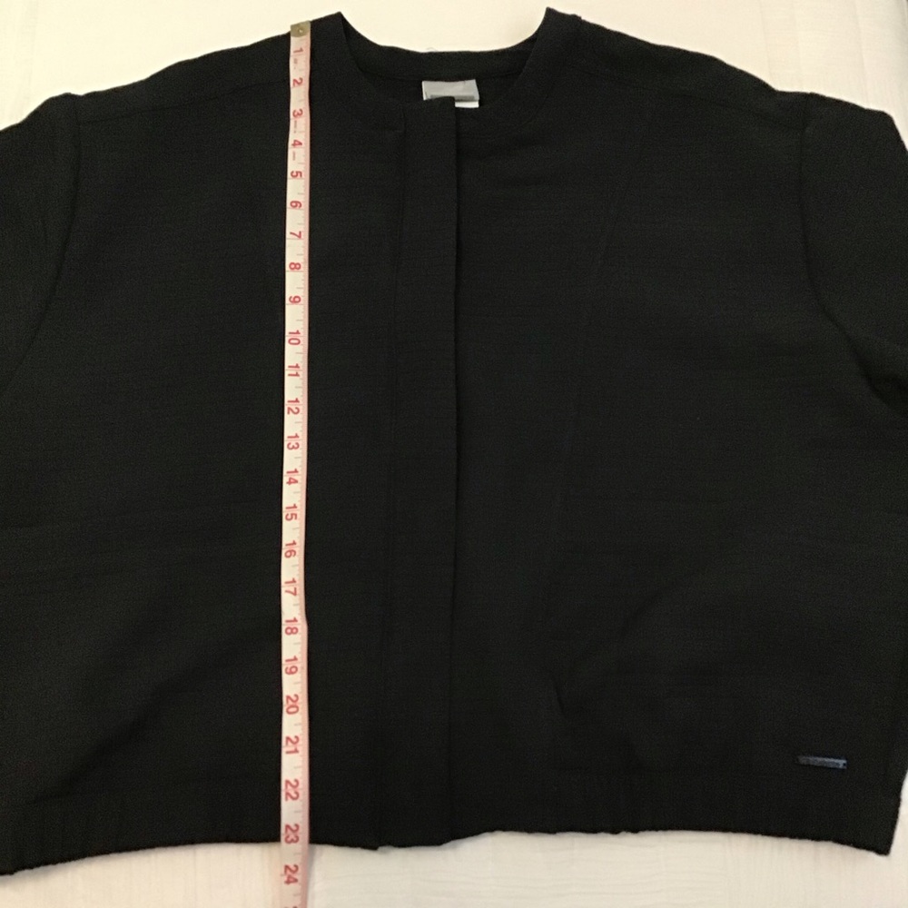 New Balance Women’s Cropped Cocoon Jacket - Picture 4 of 7